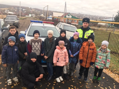 01.11.23 была организована встреча сотрудника ГИБДД Саркина Тимура Мансуровича с ребятами школьного лагеря..