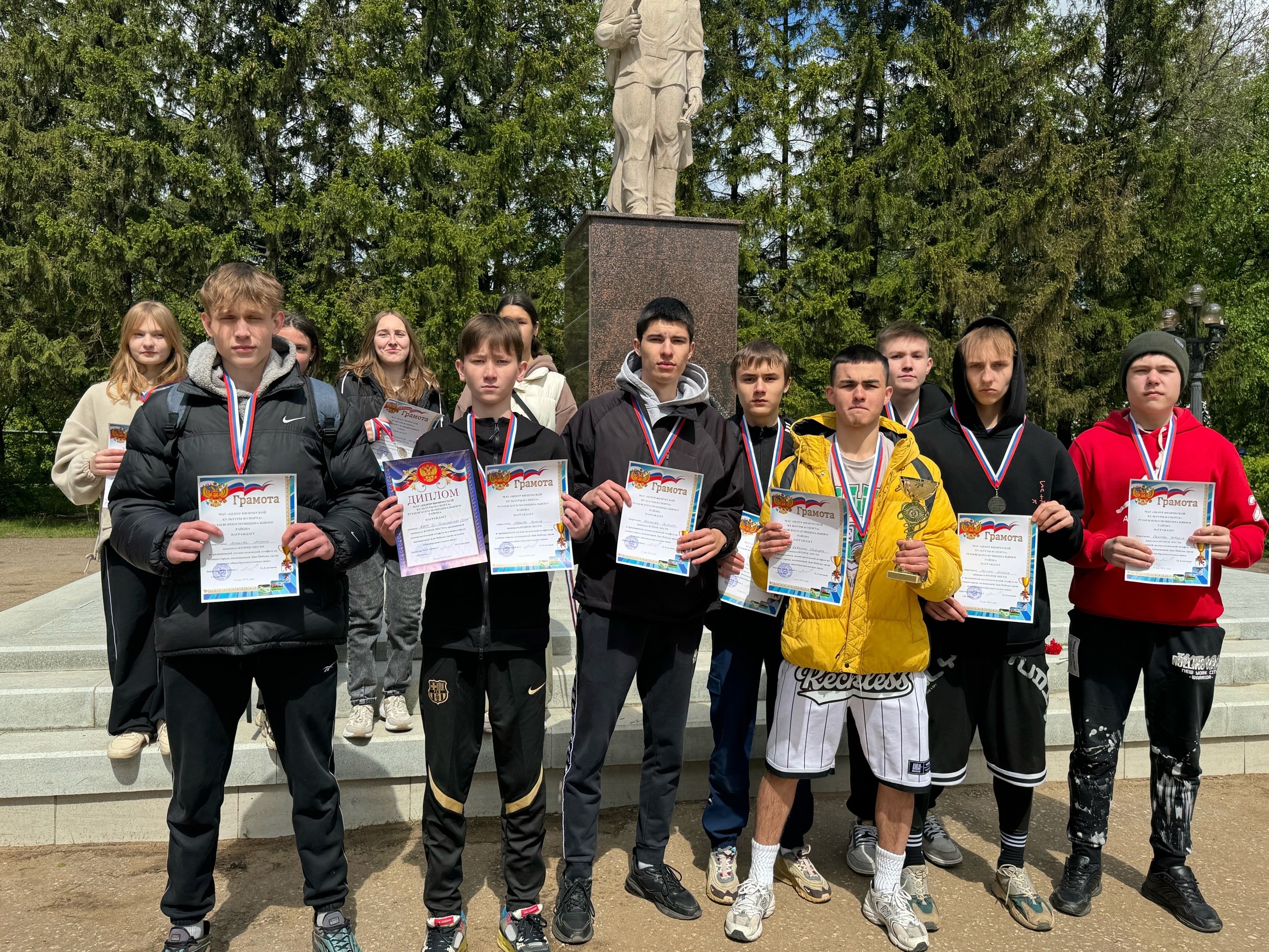 8 мая в Рузаевке проводилась традиционная легкоатлетическая эстафета, посвященная Дню Победы. Проходила она в 56-й раз. Приняли участие 22 команды..